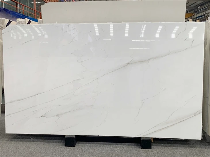difference between carrara and calacatta marble
